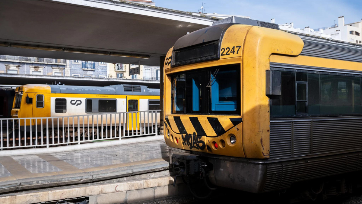 Linha do Oeste Train Service Suspension