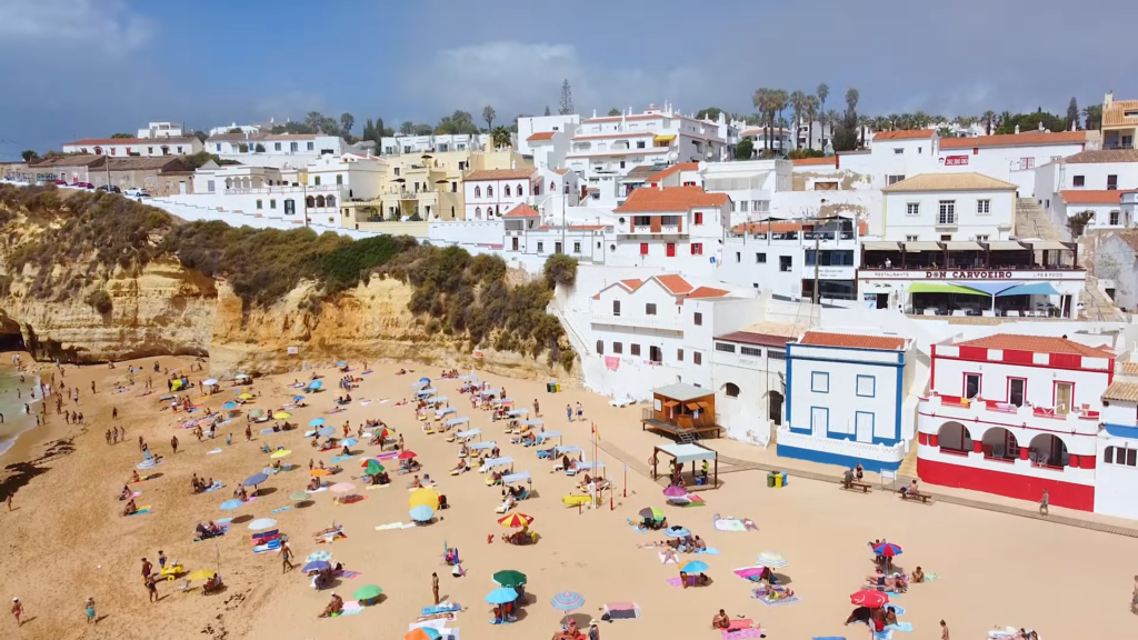 Portugal closed 70 beaches